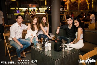 Seenspace Invasion ที่ร้าน Clouds, Fat'R Gut'z และ BREW Beers & Ciders — photo 2