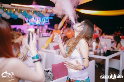 Ping & Season Chill Pool Party at Cliff Seaview Restaurant — photo 50