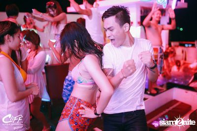 Ping & Season Chill Pool Party at Cliff Seaview Restaurant — photo 177