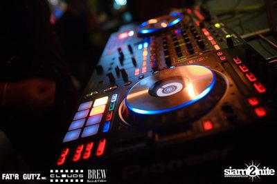Seenspace Invasion ที่ร้าน Clouds, Fat'R Gut'z และ BREW Beers & Ciders — photo 47
