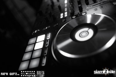 Seenspace Invasion ที่ร้าน Clouds, Fat'R Gut'z และ BREW Beers & Ciders — photo 48
