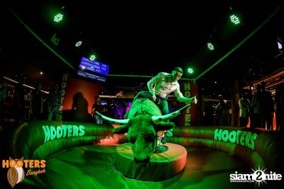 Grand Opening at Hooters Nana, Sukhumvit Soi 4 — photo 4