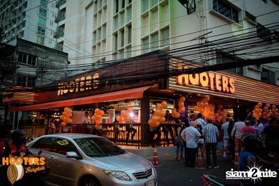 Grand Opening at Hooters Nana, Sukhumvit Soi 4 — photo 12