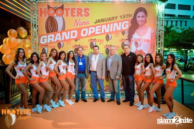 Grand Opening at Hooters Nana, Sukhumvit Soi 4 — photo 14