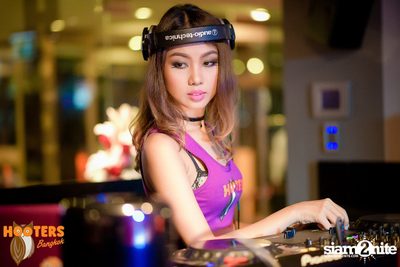 Grand Opening at Hooters Nana, Sukhumvit Soi 4 — photo 33