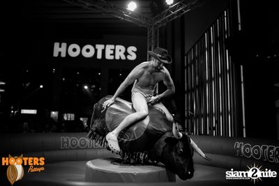 Grand Opening at Hooters Pattaya, Pattaya Beach Road — photo 2