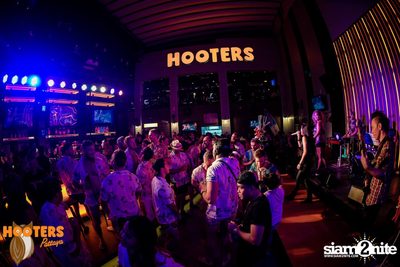 Grand Opening at Hooters Pattaya, Pattaya Beach Road — photo 5