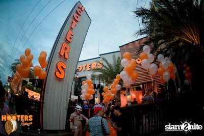 Grand Opening at Hooters Pattaya, Pattaya Beach Road — photo 15