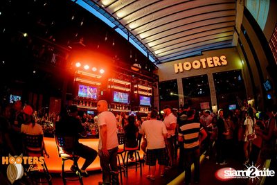 Grand Opening at Hooters Pattaya, Pattaya Beach Road — photo 24