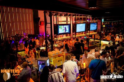 Grand Opening at Hooters Pattaya, Pattaya Beach Road — photo 38