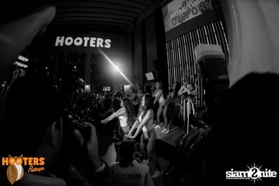 Grand Opening at Hooters Pattaya, Pattaya Beach Road — photo 57