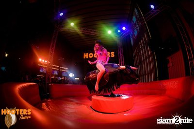 Grand Opening at Hooters Pattaya, Pattaya Beach Road — photo 59