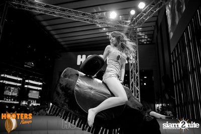 Grand Opening at Hooters Pattaya, Pattaya Beach Road — photo 62