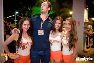 Grand Opening at Hooters Pattaya, Pattaya Beach Road — photo 152