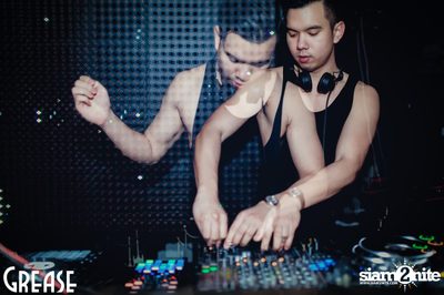 Saturday Night at Grease Bangkok, Sukhumvit Soi 49 — photo 14