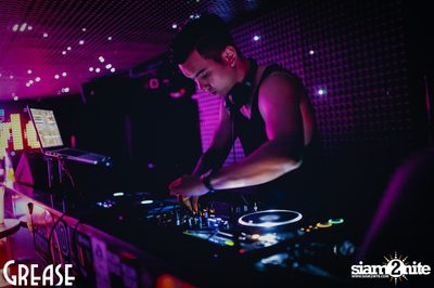 Saturday Night at Grease Bangkok, Sukhumvit Soi 49 — photo 17