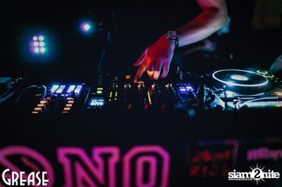 Saturday Night at Grease Bangkok, Sukhumvit Soi 49 — photo 20