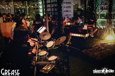 Saturday Night at Grease Bangkok, Sukhumvit Soi 49 — photo 23
