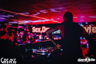 Saturday Night at Grease Bangkok, Sukhumvit Soi 49 — photo 26
