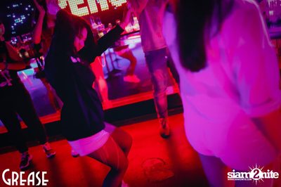 Saturday Night at Grease Bangkok, Sukhumvit Soi 49 — photo 51