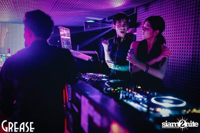 Saturday Night at Grease Bangkok, Sukhumvit Soi 49 — photo 52