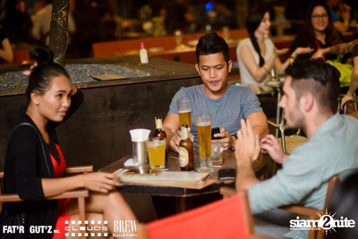 Seenspace Invasion ที่ร้าน Clouds, Fat'R Gut'z และ BREW Beers & Ciders — photo 10