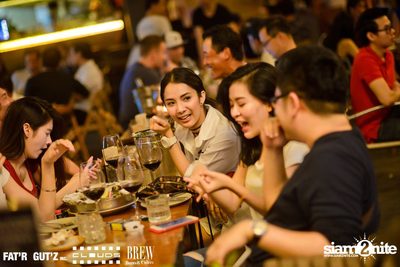Seenspace Invasion ที่ร้าน Clouds, Fat'R Gut'z และ BREW Beers & Ciders — photo 42