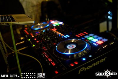 Seenspace Invasion ที่ร้าน Clouds, Fat'R Gut'z และ BREW Beers & Ciders — photo 58