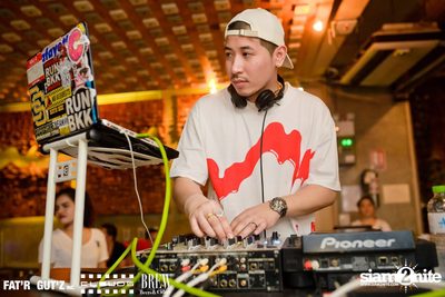 Seenspace Invasion ที่ร้าน Clouds, Fat'R Gut'z และ BREW Beers & Ciders — photo 82