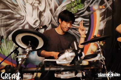 Friday Night at Grease Bangkok, Sukhumvit Soi 49 — photo 2