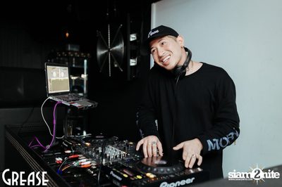 Friday Night at Grease Bangkok, Sukhumvit Soi 49 — photo 32