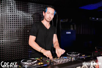 Saturday Night at Grease Bangkok, Sukhumvit Soi 49 — photo 24