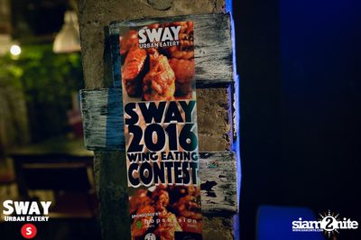 Ultimate Wing Eating Contest ที่ สเวย์ เออร์แบน อีเทอรี — photo 2
