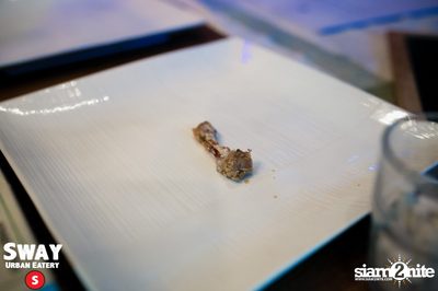 Ultimate Wing Eating Contest ที่ สเวย์ เออร์แบน อีเทอรี — photo 5