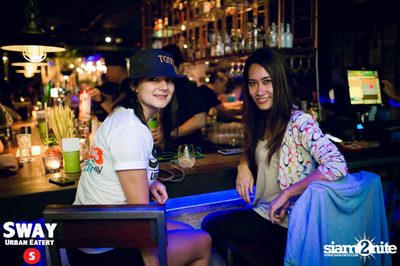 Ultimate Wing Eating Contest ที่ สเวย์ เออร์แบน อีเทอรี — photo 38
