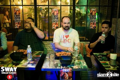 Ultimate Wing Eating Contest ที่ สเวย์ เออร์แบน อีเทอรี — photo 41