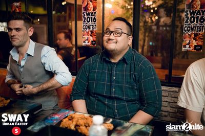 Ultimate Wing Eating Contest ที่ สเวย์ เออร์แบน อีเทอรี — photo 44
