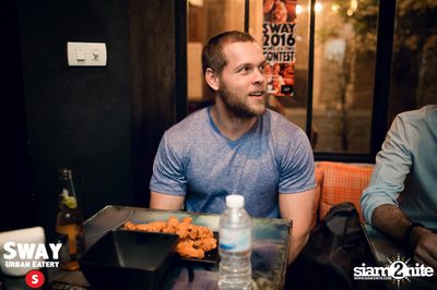 Ultimate Wing Eating Contest ที่ สเวย์ เออร์แบน อีเทอรี — photo 46