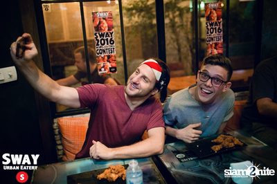 Ultimate Wing Eating Contest ที่ สเวย์ เออร์แบน อีเทอรี — photo 61