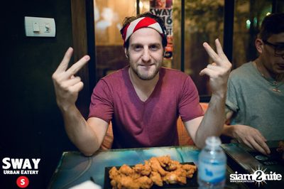 Ultimate Wing Eating Contest ที่ สเวย์ เออร์แบน อีเทอรี — photo 62