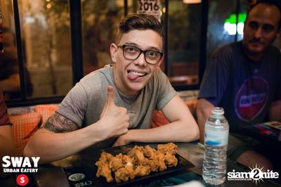 Ultimate Wing Eating Contest ที่ สเวย์ เออร์แบน อีเทอรี — photo 63