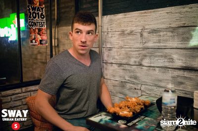 Ultimate Wing Eating Contest ที่ สเวย์ เออร์แบน อีเทอรี — photo 69