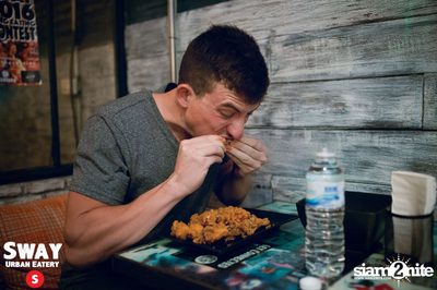 Ultimate Wing Eating Contest ที่ สเวย์ เออร์แบน อีเทอรี — photo 74
