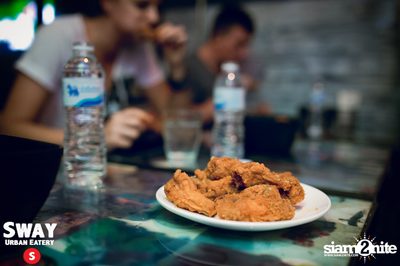 Ultimate Wing Eating Contest ที่ สเวย์ เออร์แบน อีเทอรี — photo 77