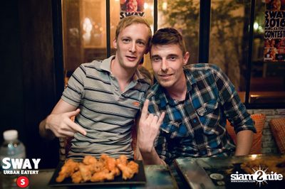 Ultimate Wing Eating Contest ที่ สเวย์ เออร์แบน อีเทอรี — photo 81