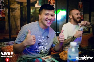 Ultimate Wing Eating Contest ที่ สเวย์ เออร์แบน อีเทอรี — photo 82
