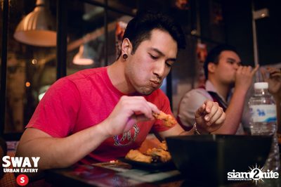 Ultimate Wing Eating Contest ที่ สเวย์ เออร์แบน อีเทอรี — photo 99