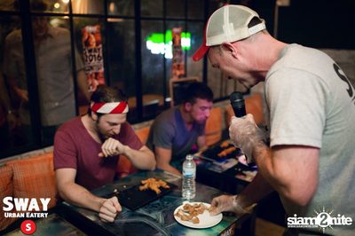 Ultimate Wing Eating Contest ที่ สเวย์ เออร์แบน อีเทอรี — photo 113