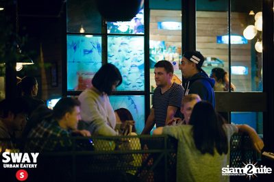 Ultimate Wing Eating Contest ที่ สเวย์ เออร์แบน อีเทอรี — photo 137