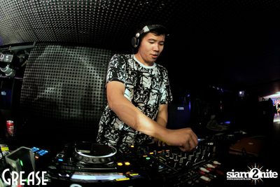 Saturday Night at Grease Bangkok, Sukhumvit Soi 49 — photo 1